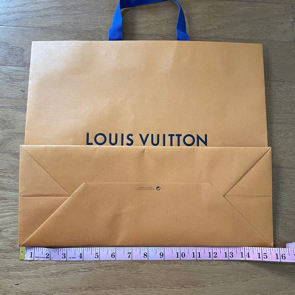 NEW LV MEDIUM SIZE AUTHENTIC SHOPPING BAG